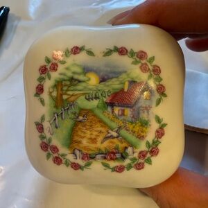 vintage Heritage House Classics musical trinket box